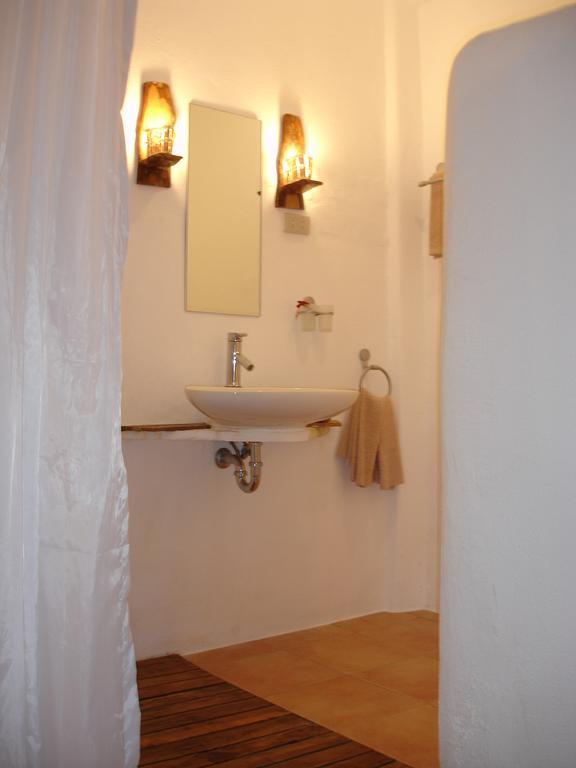 Artista Beach Villa Balabag  Room photo