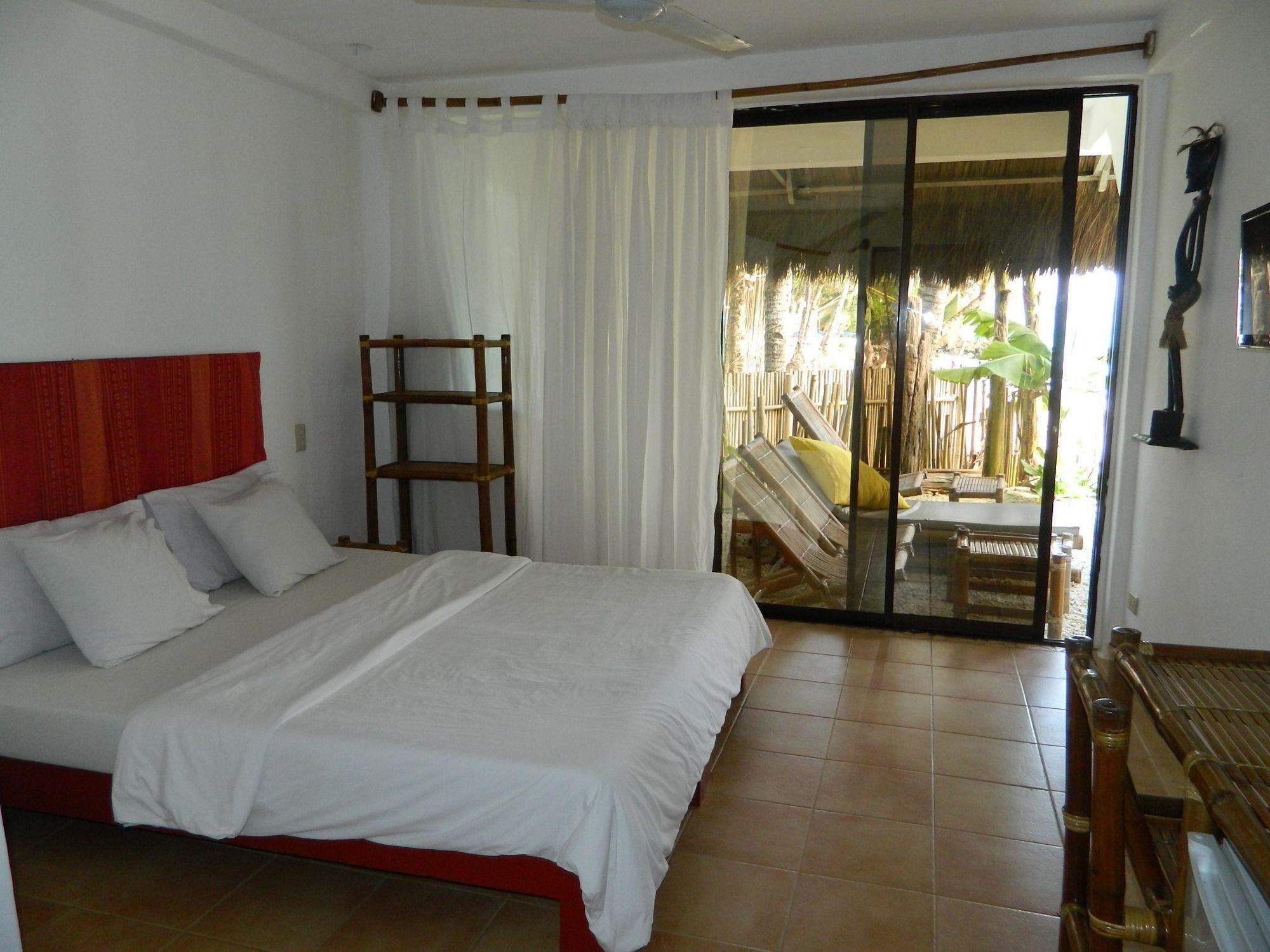 Artista Beach Villa Balabag  Exterior photo