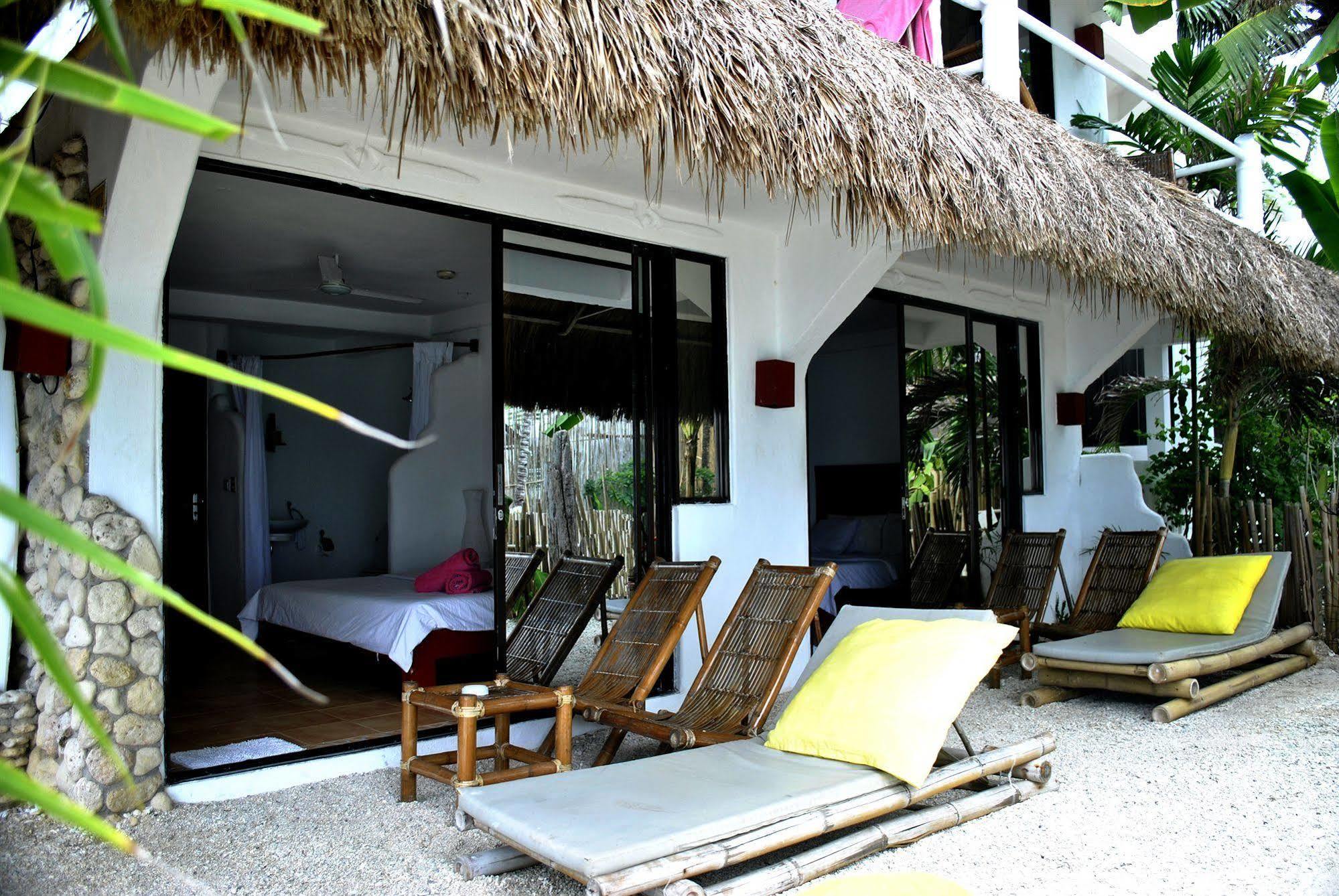 Artista Beach Villa Balabag  Exterior photo